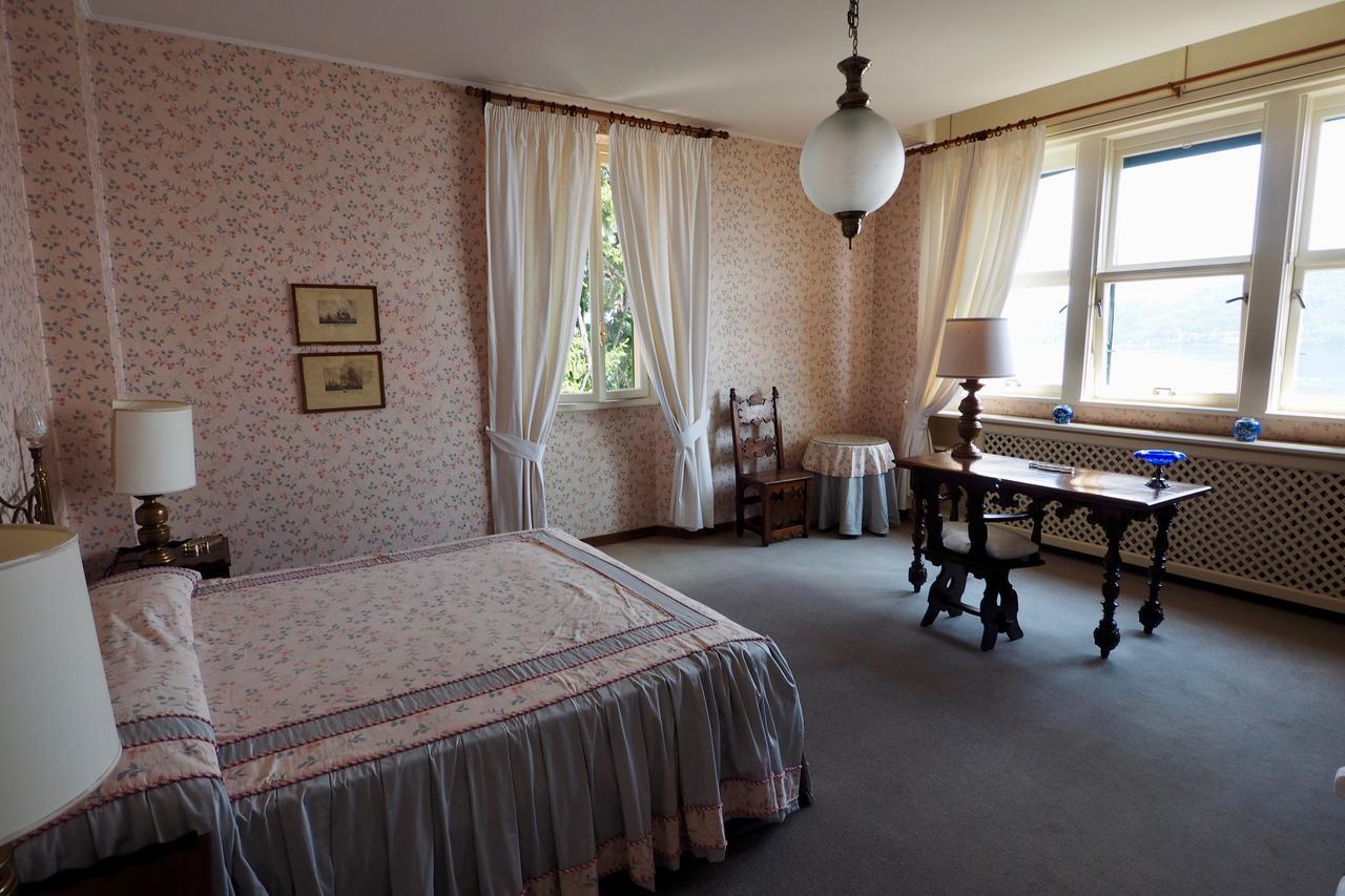 Casa Mondadori Bed and Breakfast Meina Exteriör bild